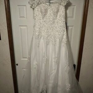 Elegant White Wedding Dress